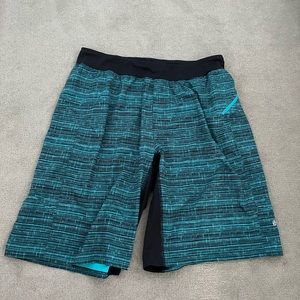 Mens Lululemon Athletic Shorts Size L Unlined Black and Blue Pattern
